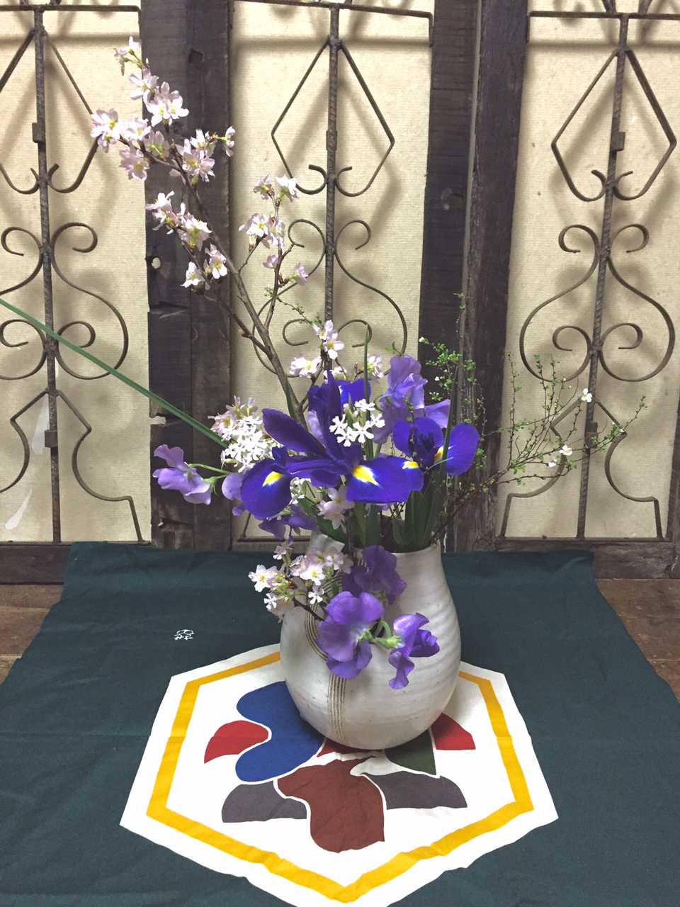 アイリスは和風にも洋風にも飾れる素敵なお花 Fragrance4187 Com